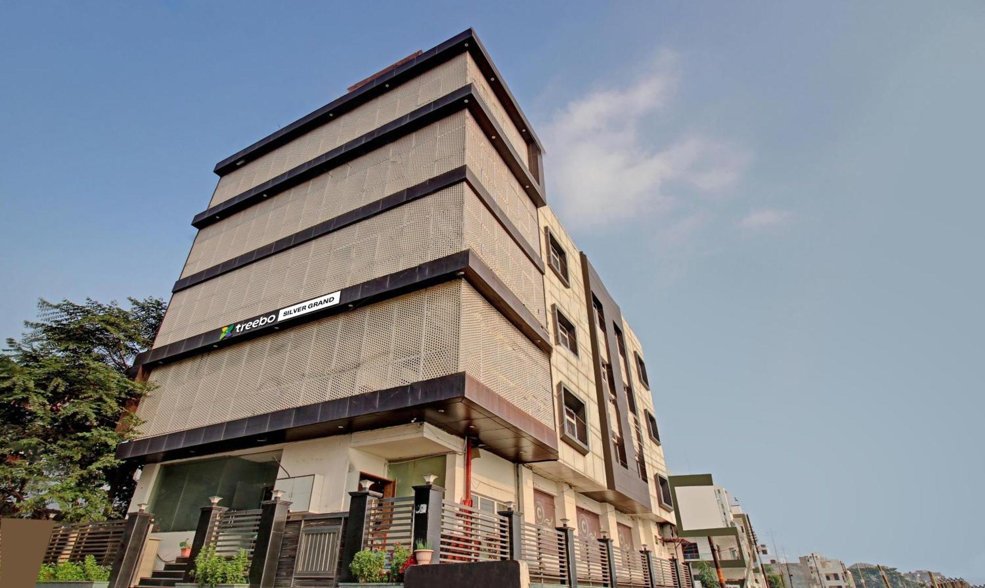 Treebo Trend Silver Grand Gomti Nagar Lucknow Exteriör bild
